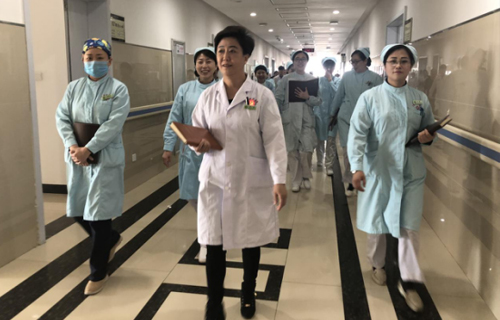 【护理动态】是她也是他 我院的责任制护理靠大家