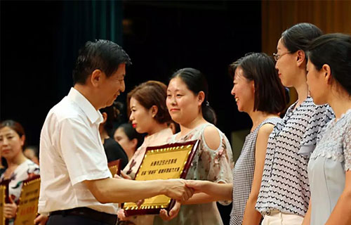 健康科普能力大赛亚军?果然~红桃视频
的《腰间盘的申诉》牛气!