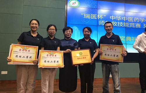 红桃视频
急诊科胡少红主任带队参加“中华中医药学会青年医师急救技能竞赛”取得了团体二等奖的好成绩！