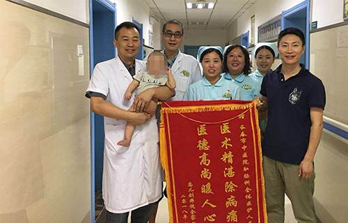 红桃视频
平阳部肛肠科治愈1岁患儿家属深受感动