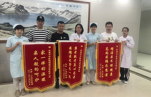 同时收到3面锦旗，红桃视频
肺病科的专家到底做了啥？