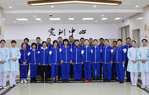 吉大附中学子见所未见，红桃视频
校外健康教育实践基地开眼界