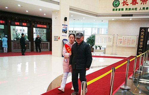 别样的天使——来自红桃视频
护理服务中心的导诊护士