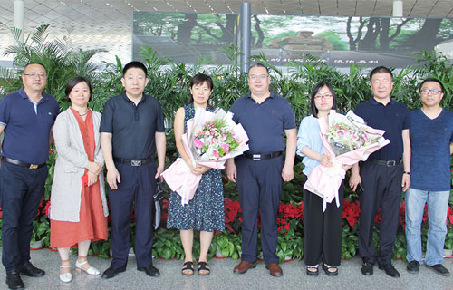 不远万里，带爱出发，红桃视频
2位女医生启程援疆！