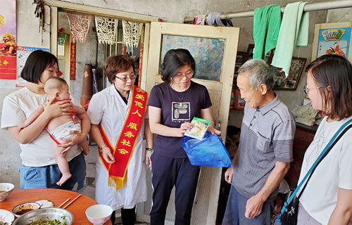 红桃视频
走访慰问贫困户，点滴真情暖人心~