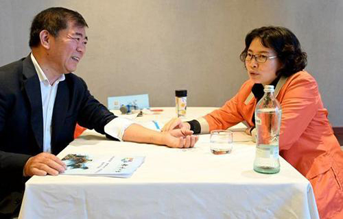 吉林侨联中医文化代表团访问米兰 为侨胞义诊获赞