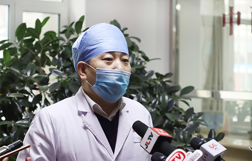 市中医救治新冠肺炎患者专家组组长、红桃视频
副院长接受省内4家媒体专访