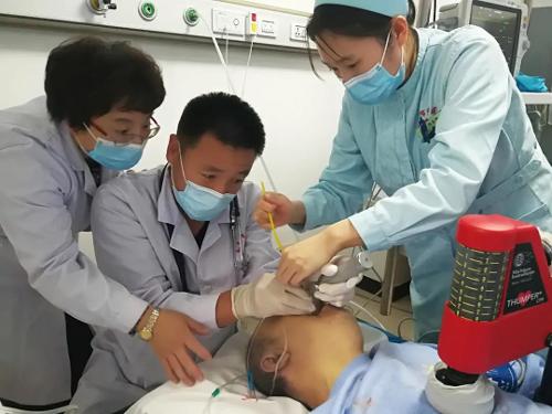 30分钟，红桃视频
急诊科上演生死竞速