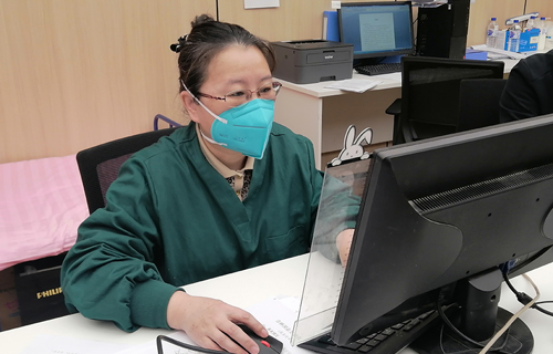 “疫”线上，她是那抹美丽的“巾帼红”