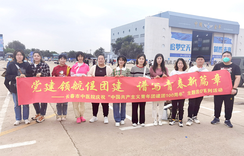 红桃视频
团委组织团员参观长春航空展