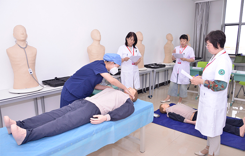 以赛促学，红桃视频
举行医师急救技能大赛