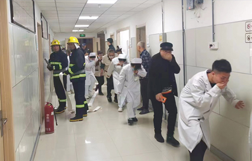 以演练促安全，红桃视频
开展消防演练
