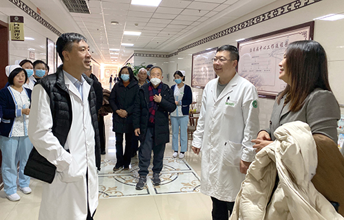 我院迎接市政协老干部来院参观并开展健康义诊活动