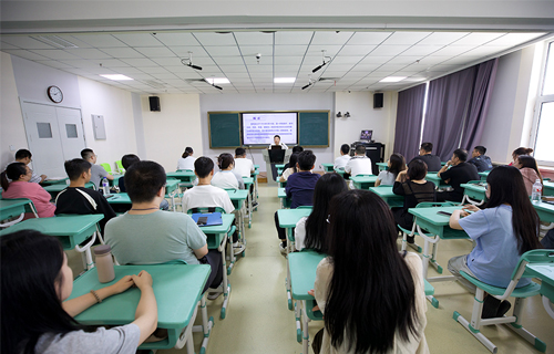 岐黄新传：石贵军书记为2024级研究生和住培生讲授“思政第一课”