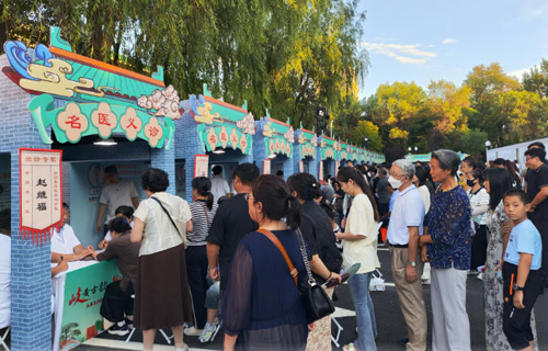 【城市晚报】新民大街飘药香，数千市民“养生”忙