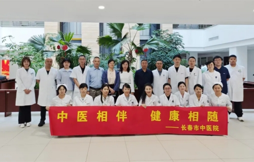 银龄课堂变身临时诊室，中医特色守护最美“夕阳”